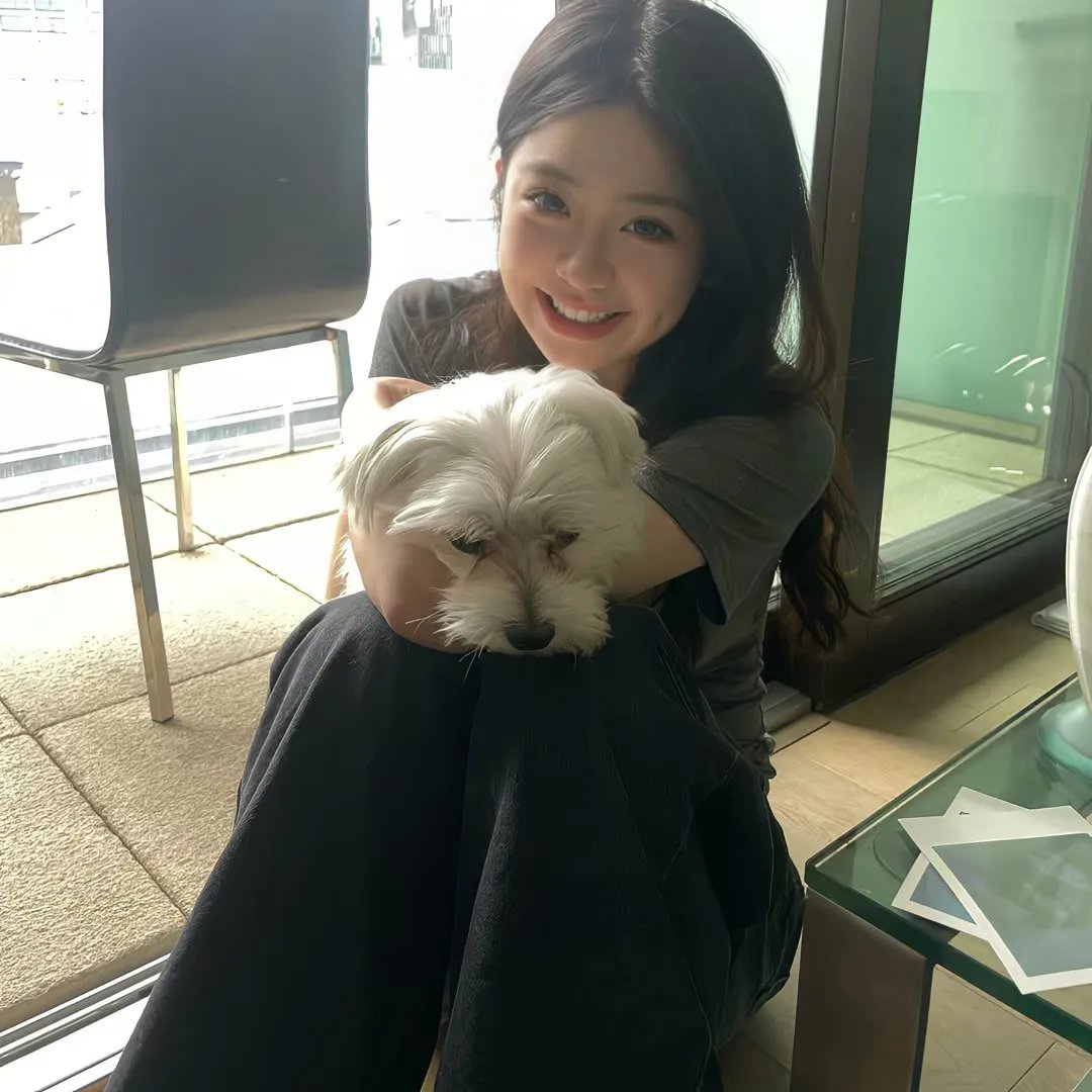 泳池里的男孩